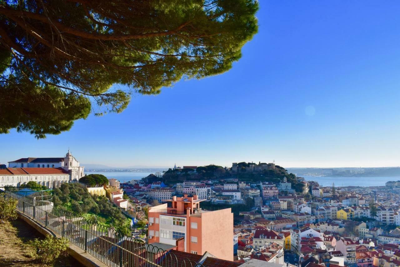 Elegant Riverview Apartment In Historical Lisbon Exterior photo