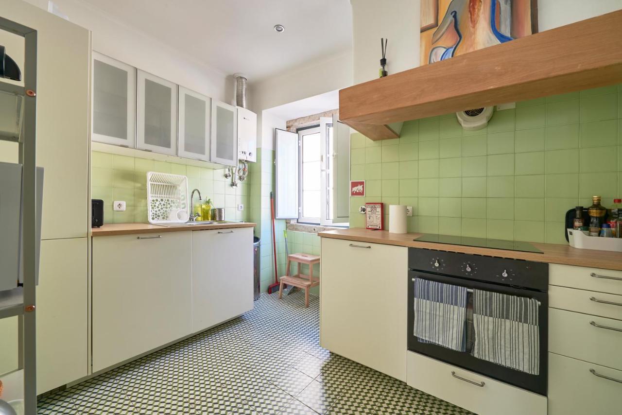 Elegant Riverview Apartment In Historical Lisbon Exterior photo