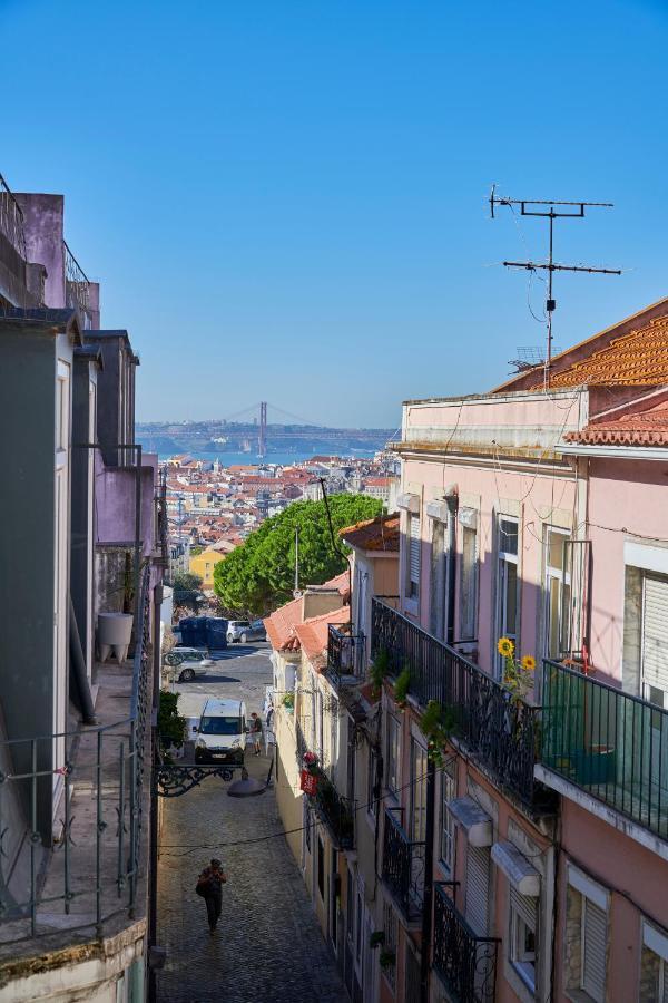 Elegant Riverview Apartment In Historical Lisbon Exterior photo
