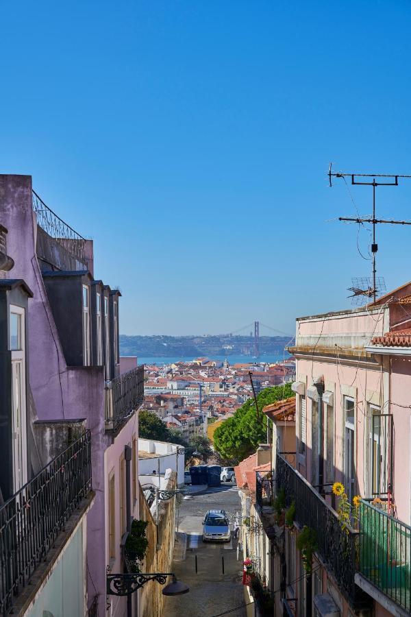 Elegant Riverview Apartment In Historical Lisbon Exterior photo