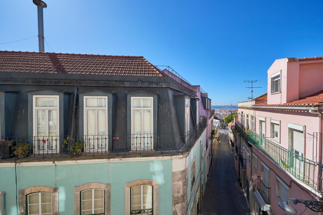 Elegant Riverview Apartment In Historical Lisbon Exterior photo